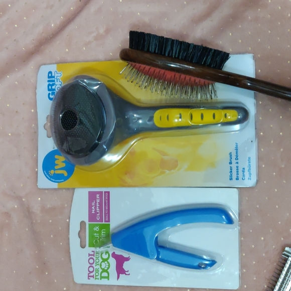 Dog grooming lot, fresh breath, nail clippers, hair trimmer and two brushes - Picture 4 of 5